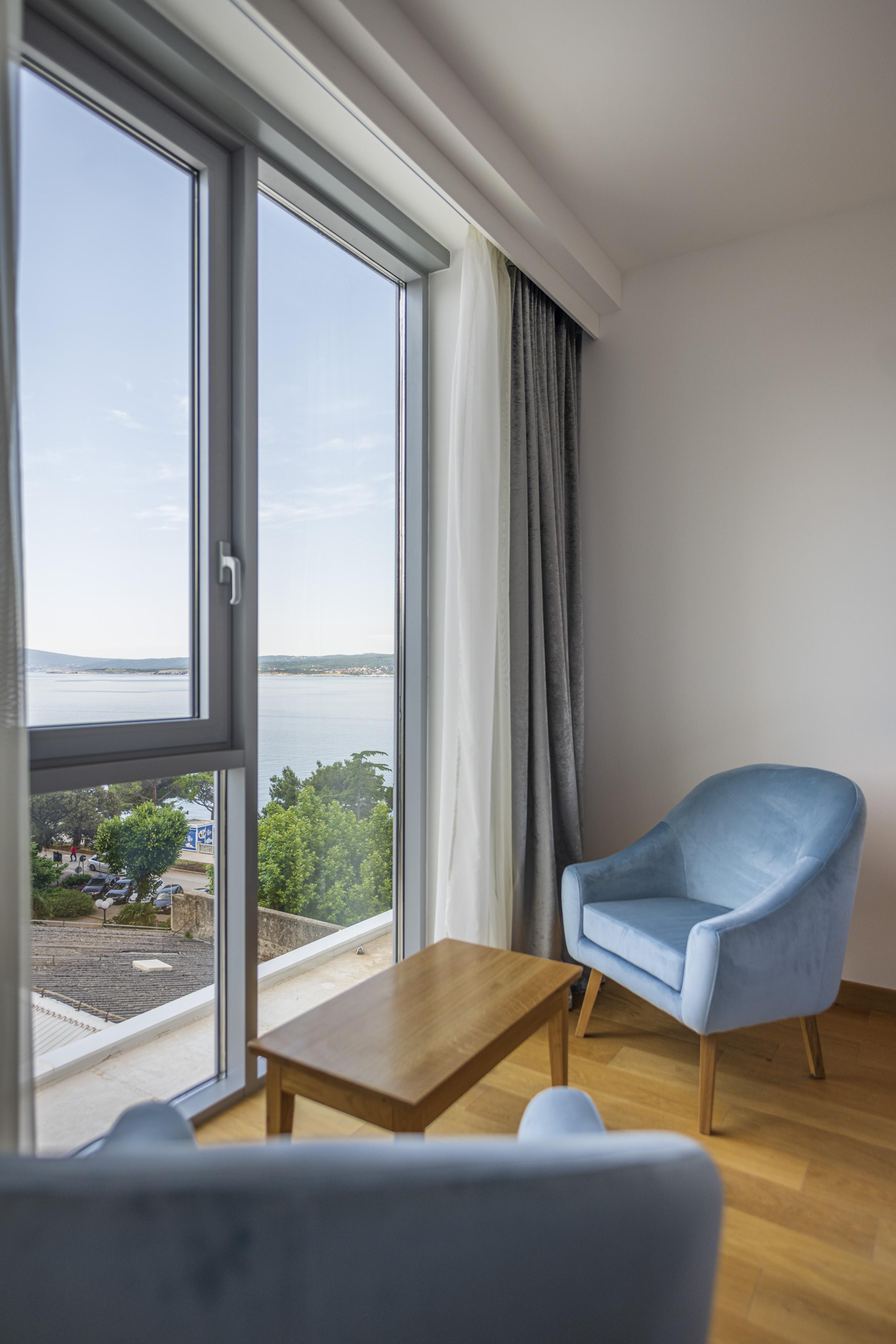 Hotel Miramare Crikvenica Kültér fotó A room at the hotel