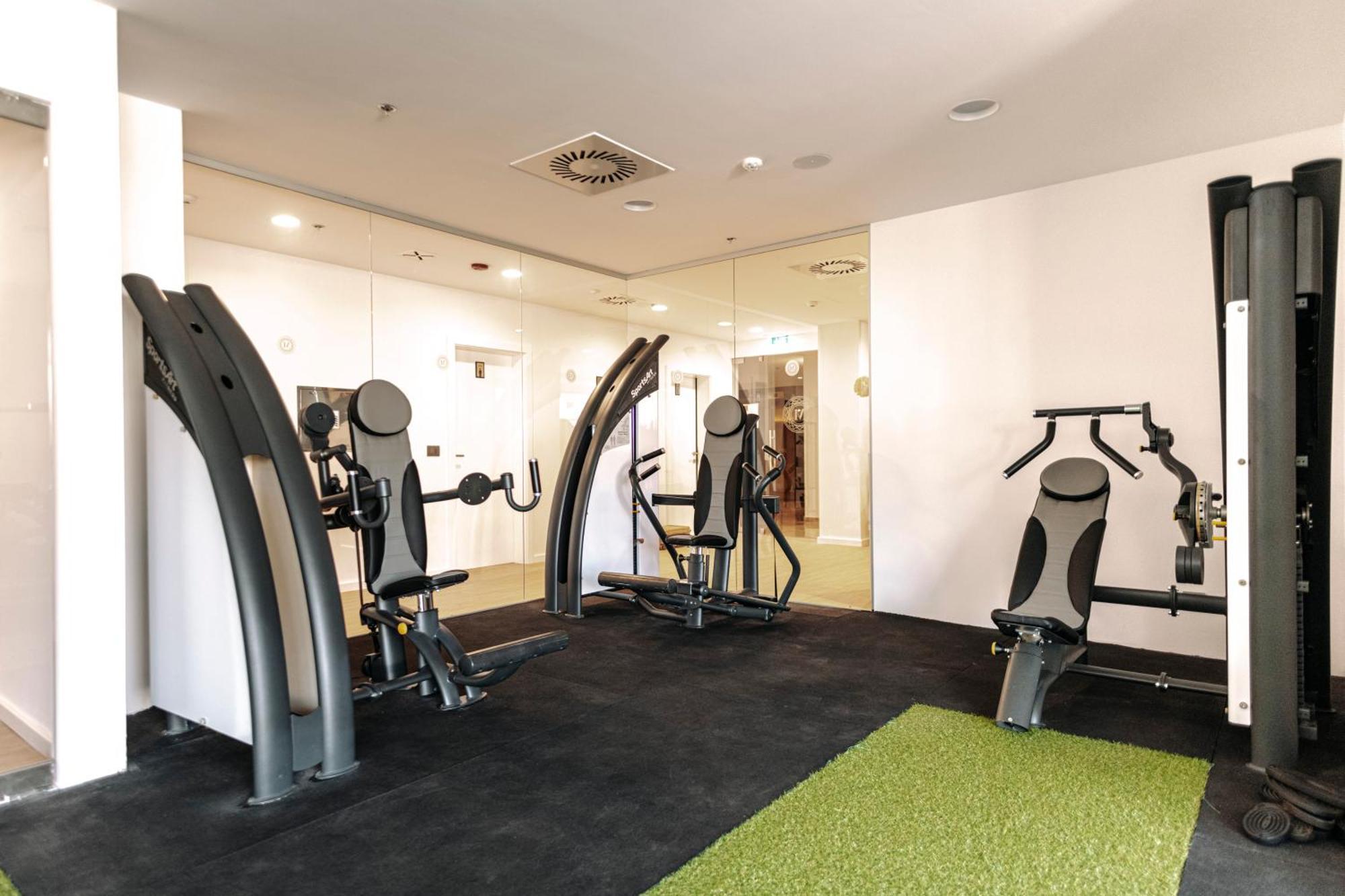 Hotel Miramare Crikvenica Kültér fotó The gym at the hotel